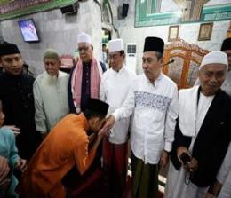 Gubernur Riau, Syamsuar bersama Bupati Inhil, Wardan safari subuh di Tembilahan (foto/int)